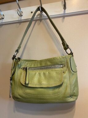 Fossil leather shoulder handbag with key fob very roomy. LT Green